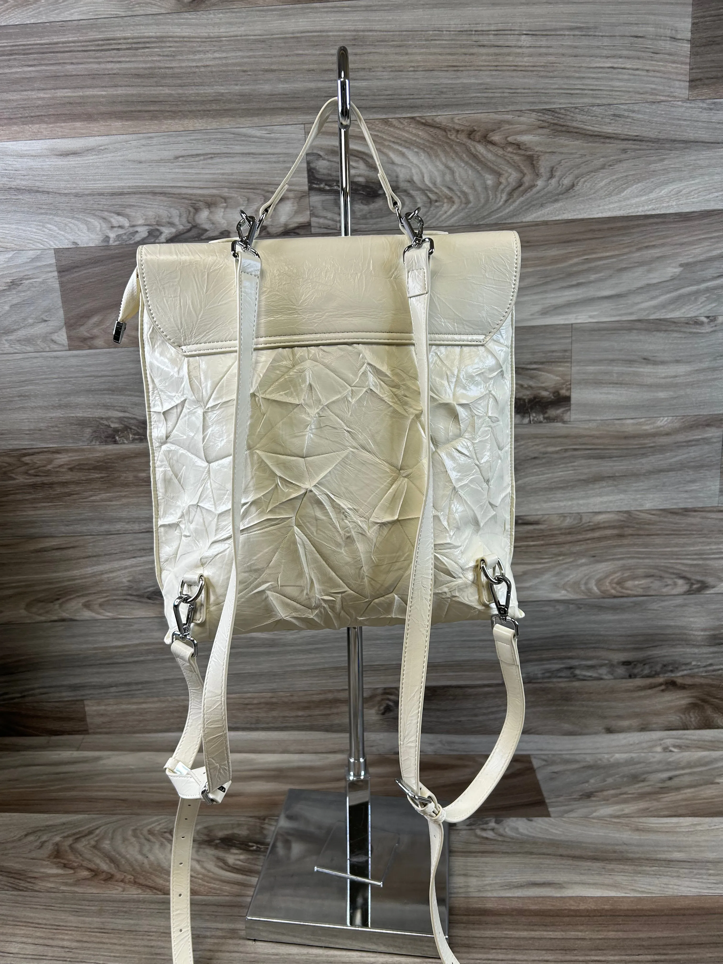 Backpack Clothes Mentor, Size Medium