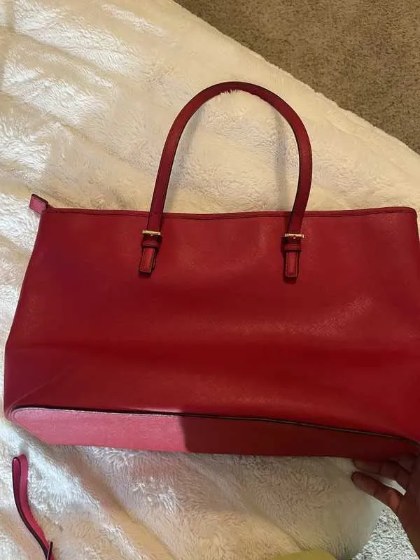 Jet Set Medium Saffiano Leather Top-Zip Tote Bag