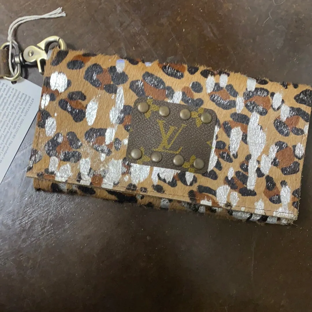 KIG Trifold Wristlet